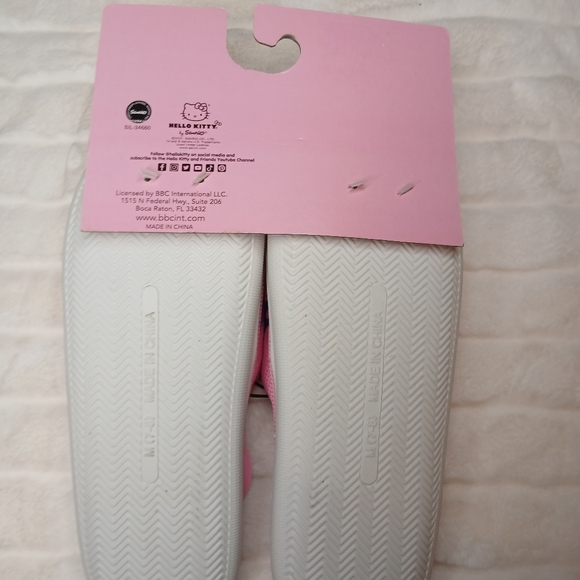 Hello Kitty Pink Slippers Women’s M (7–8) | NWT - Picture 4 of 5